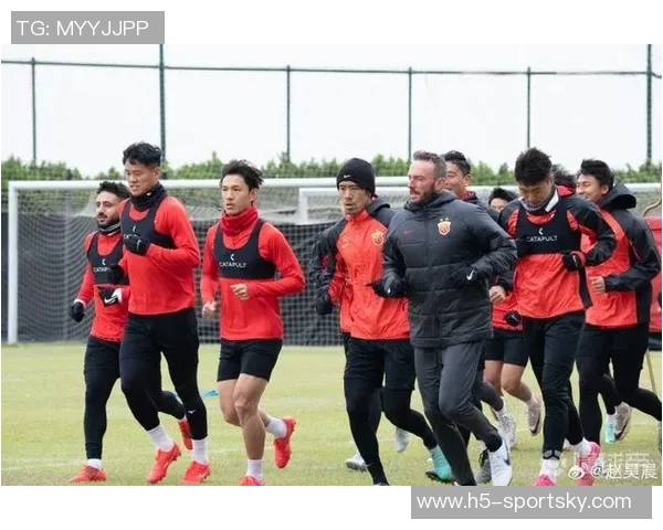 上海海港队提前集结备战训练中中秋节期间不放松全力以赴迎接挑战 上海海港队提前集结备战训练中中秋节期间不放松全力以赴迎接挑战