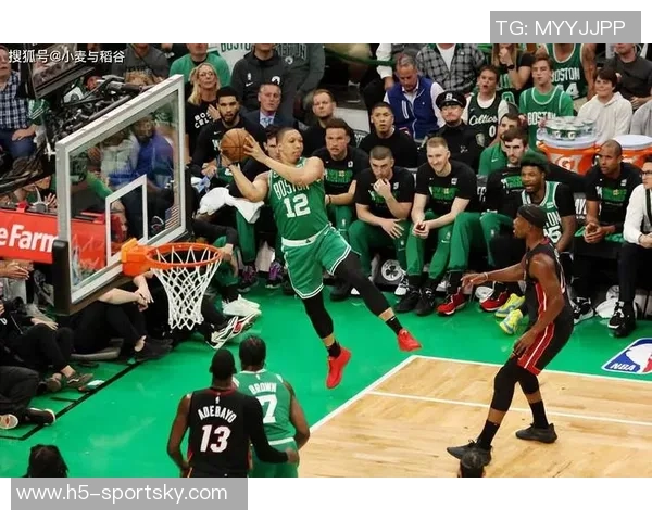 格兰特复出表现抢眼9投4中斩获16分3助攻2盖帽正负值高达16