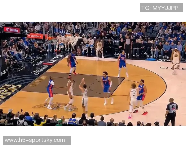 梅尔顿分享与库里搭档感受强调利用库里吸引防守的重要性